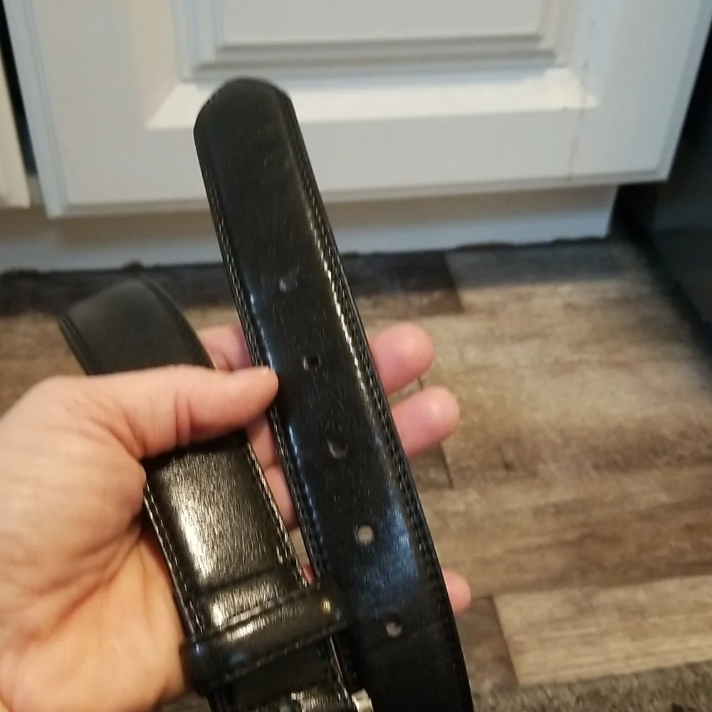 Bosca black leather belt size 32, unisex